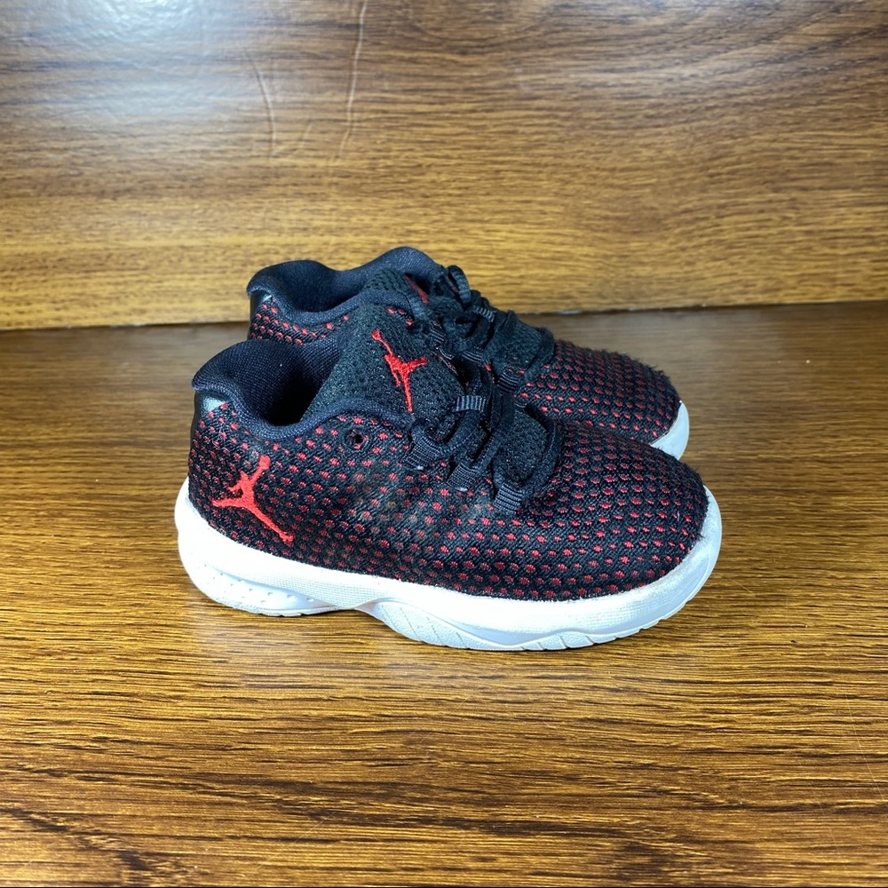 Infant Jordan B. Fly Sneakers, size 6c